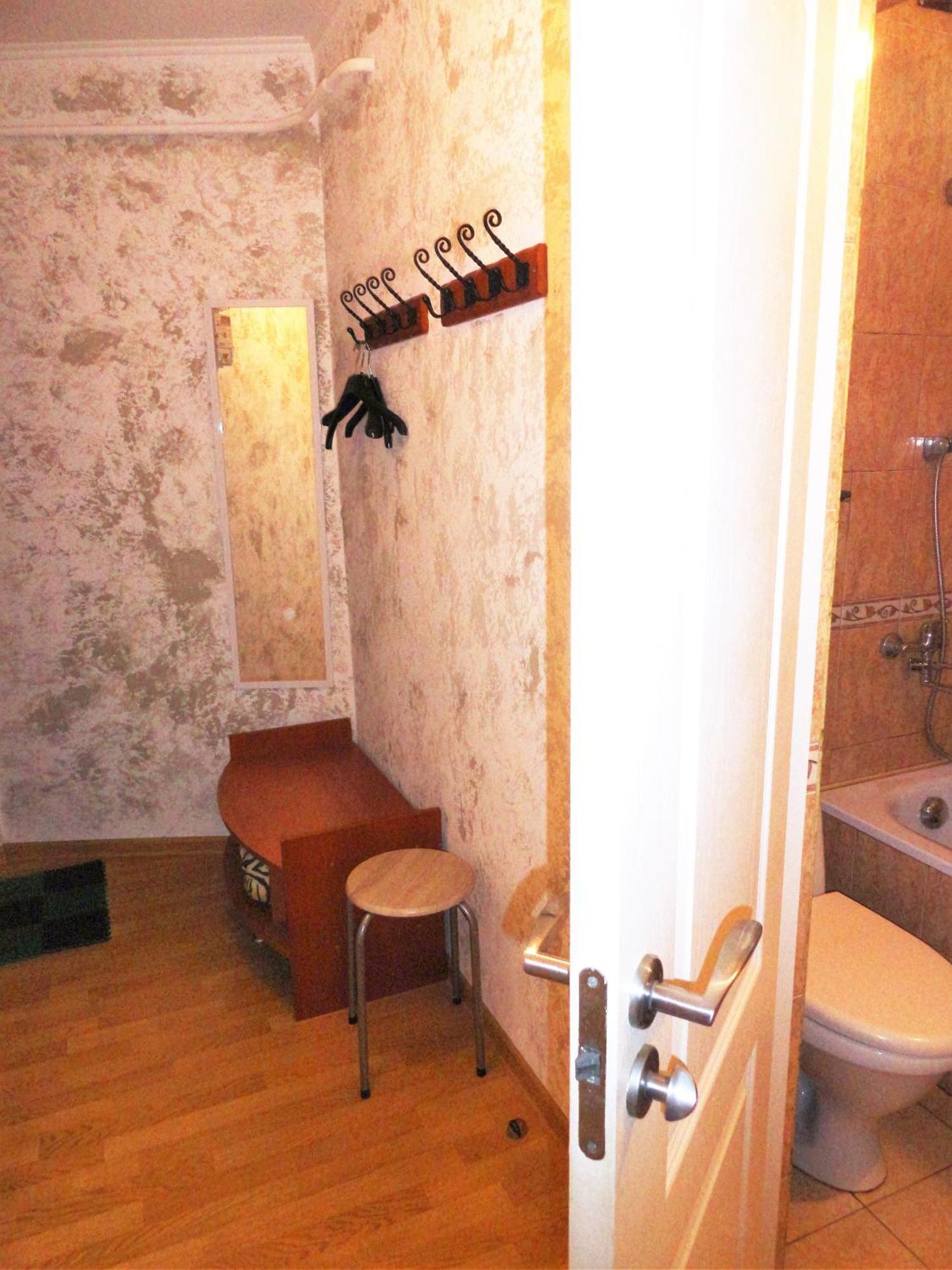 Quiet Center Arena Apartment *